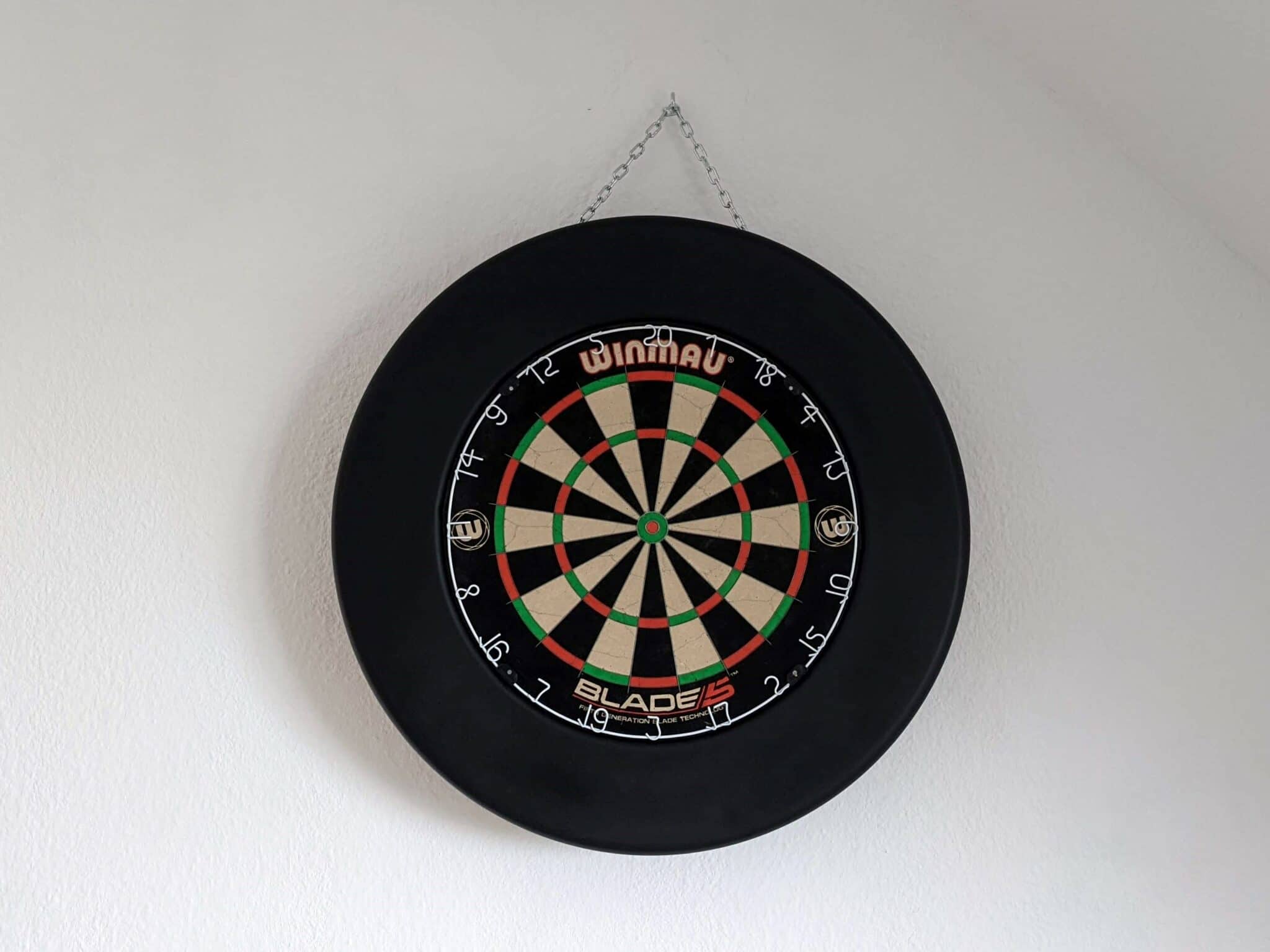 Dartscheibe aufhängen ≫ Maße & einfachste Anleitung!