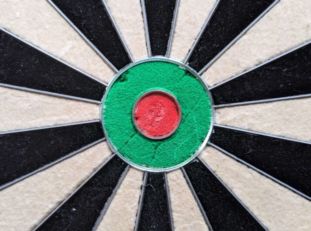 winmau blade 6 triple core bullseye